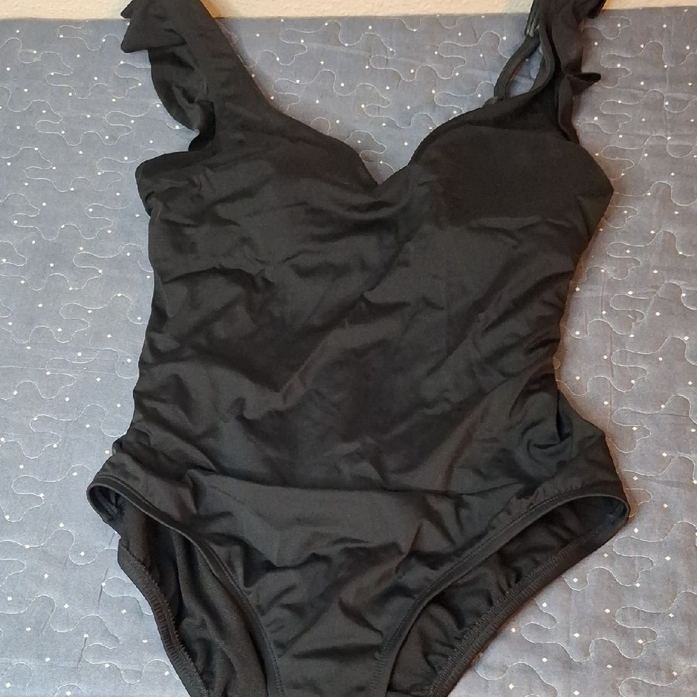 Time and Tru oneāpiece Black Swimwear size large